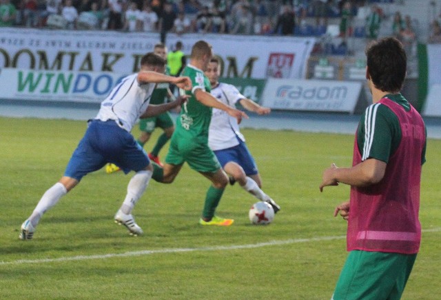 45 minuta meczu. Damian Jakubik strzela gola dla Radomiaka.