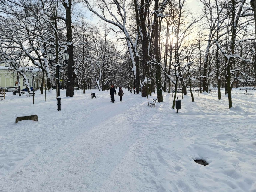 W Cieplicach-Zdroju można pospacerować po parkach. Zimą jest...