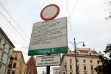 Kraków. Urząd wydał prawie 900 zezwoleń na wjazd samochodem do strefy ograniczonego ruchu w centrum [ZOBACZ LISTĘ UPRZYWILEJOWANYCH]