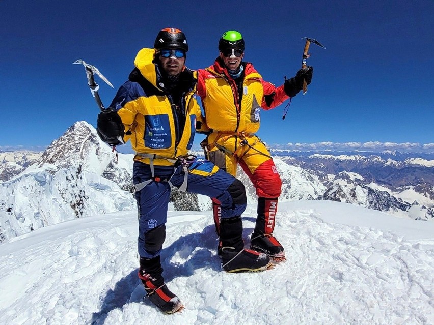 Piotr Krzyżowski i Mariusz Hatala na szczycie Broad Peaku. W...