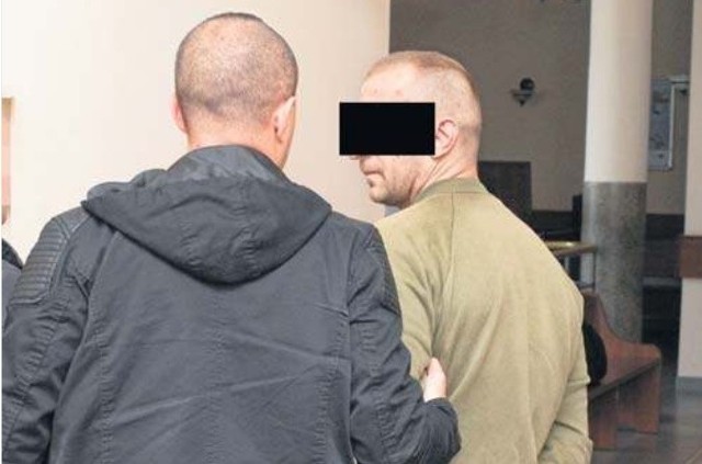 Radosław P. został zatrzymany jako podejrzany o rozbój z niebezpiecznym narzędziem. Został aresztowany na trzy miesiące.