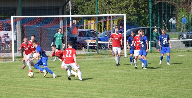 Do nowego sezonu BS Leśnica 4 Liga Opolska pozostał miesiąc. Tym bardziej więc warto sprawdzić co dzieje się na giełdzie transferowej w poszczególnych drużynach, aczkolwiek na ten moment jest dość spokojnie, poza małymi wyjątkami. Już teraz bowiem spore wrażenie robi ruch wokół Unii Krapkowice. Na największą rewolucję zanosi się za to w Polonii Nysa. Na razie przedstawiamy te zespoły, gdzie doszło przynajmniej do jednej zmiany…