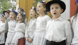 Uczniowie z Leśnic śpiewali m.in. kaszubskie kolędy. 