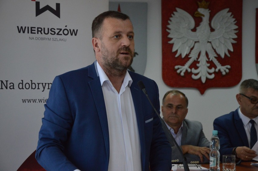 Burmistrz Wieruszowa Rafał Przybył w kontrowersyjny i...