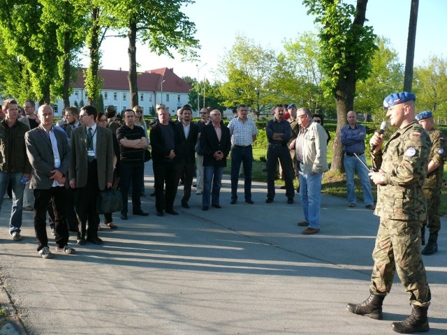 Goście konferencji w jednostce wojskowej na Bukówce w Kielcach.