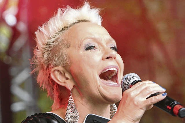 Podczas piątkowego koncertu na dużej scenie sali na Jordankach jako gość specjalny zaśpiewa Małgorzata Ostrowska, wokalistka grupy Lombard