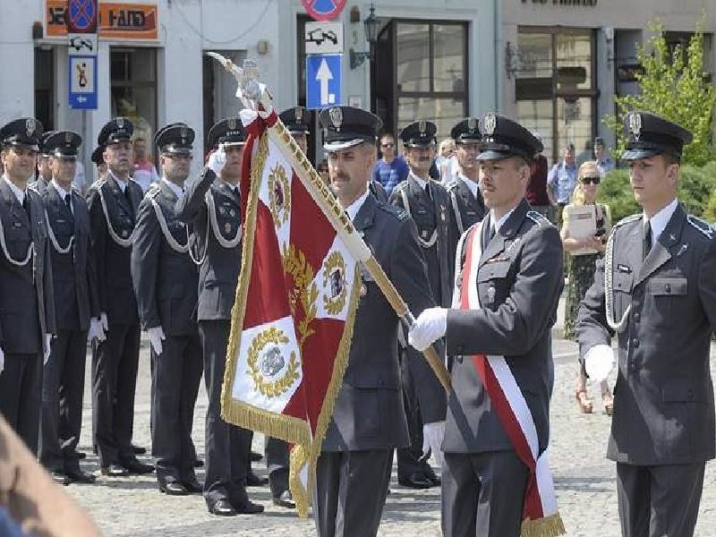 Uroczystość nadania sztandaru 22. Ośrodkowi Dowodzenia i...