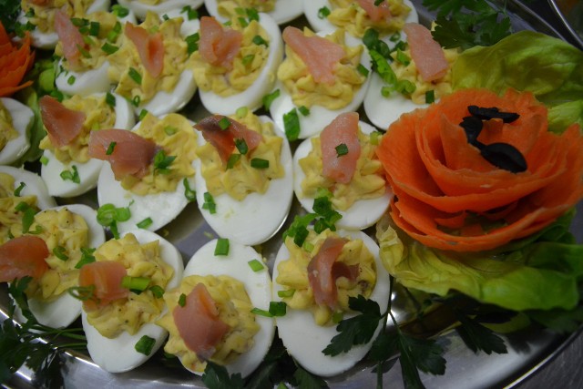Przepis na jajka faszerowane pastą z łososia od pań z KGW Parczew w gminie Sieroszewice