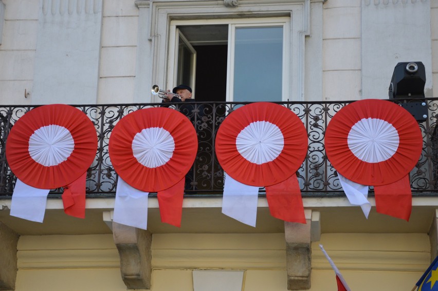 Na tarnowskim rynku odsłonięto pomnik Tadeusza Tertila [ZDJĘCIA]