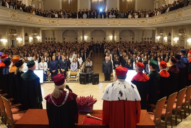 Czerwiec to miesiąc rekrutacji na studia I stopnia i jednolite studia magisterskie. Każda uczelnia ma swój harmonogram naboru. Sprawdź terminy rekrutacji na poznańskie uczelnie. Przejdź dalej --->