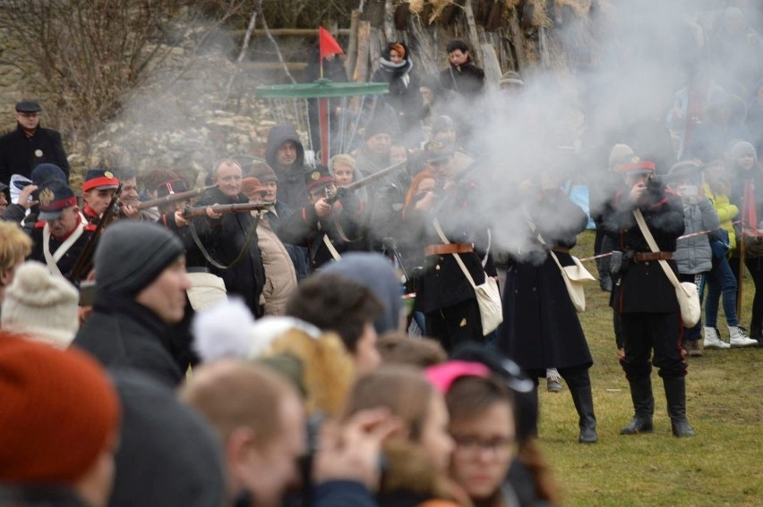 Obchody rocznicowe bitwy pod Małogoszczem. Oddali hołd bohaterom [ZDJĘCIA]