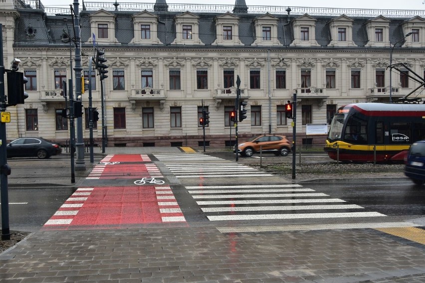 Prace na ul. Zachodniej przy pałacu Poznańskiego rozpoczęły...