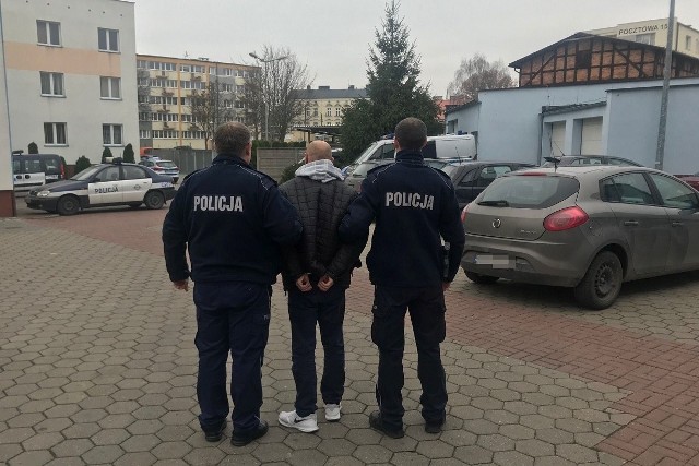 Znalezienie i zatrzymanie podejrzanego o rozbój zajęło policjantom pół godziny.