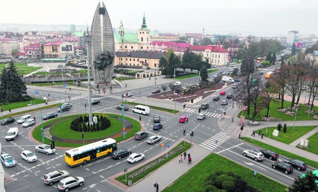 Rondo Dmowskiego to najbardziej ruchliwe miejsce w mieście.