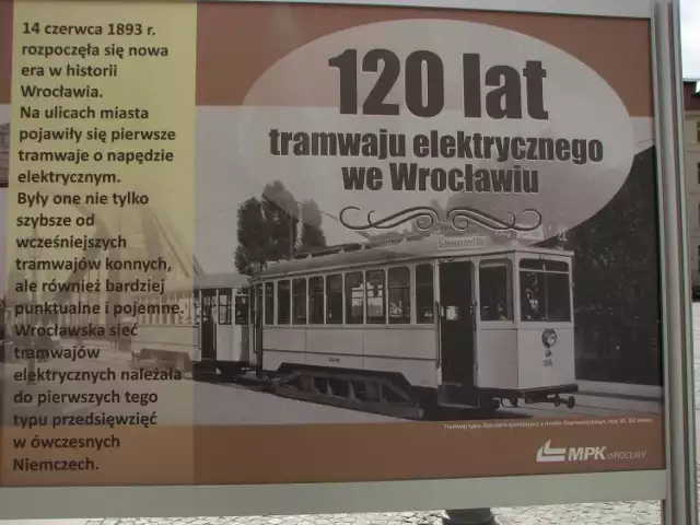 Wystawa "120 lat tramwaju elektrycznego we Wrocławiu" do obejrzenia na placu Solnym.