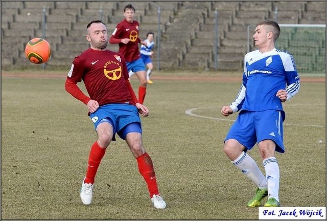 Wojciech Zyska (w niebieskim stroju) zagra w nadchodzącym sezonie w Gwardii Koszalin