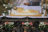Jezus w kopalni. Nietypowy grób pański w parafii pw. Podwyższenia Krzyża w Katowicach. Nawiązuje do historii "Dziewięciu z Wujka"