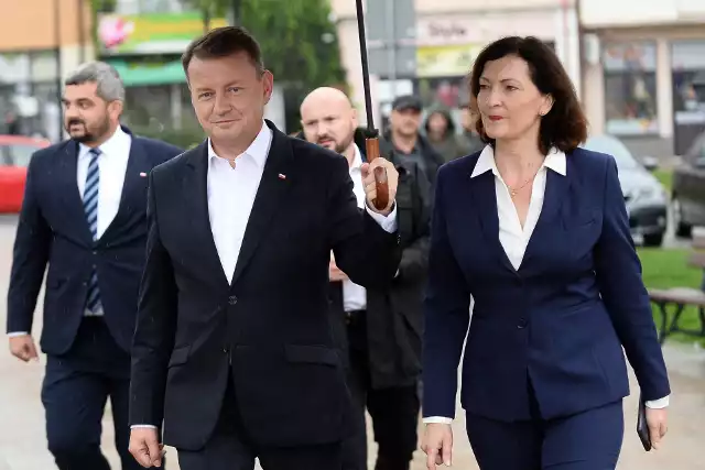 Spotkanie ministra obrony narodowej Mariusza Błaszczaka na rynku w Strzyżowie