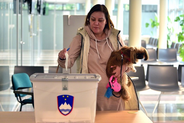 Wybory prezydenckie w Słowenii. Anze Logar i Natasza Pirc Musar zmierzą się w drugiej turze.