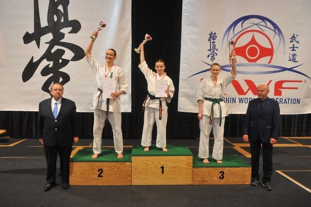 Weronika Mazur (II miejsce) z Radomska na podium IX Akademickich Mistrzostw Polski Karate Kyokuhin