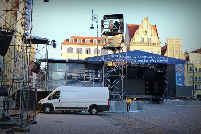 Rynek gotowy na sylwestra. Bardzo mało miejsca [ZDJĘCIA]