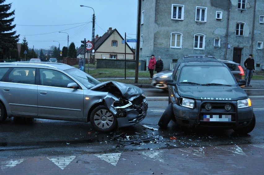 Poważny wypadek na obwodnicy. Pojazdy są mocno uszkodzone [zdjęcia]