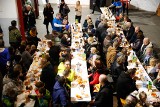 Wigilia dla ubogich i potrzebujących 2019 w Gdańsku. Ponad 500 osób zasiadło przy wspólnym stole w CSG [zdjęcia]