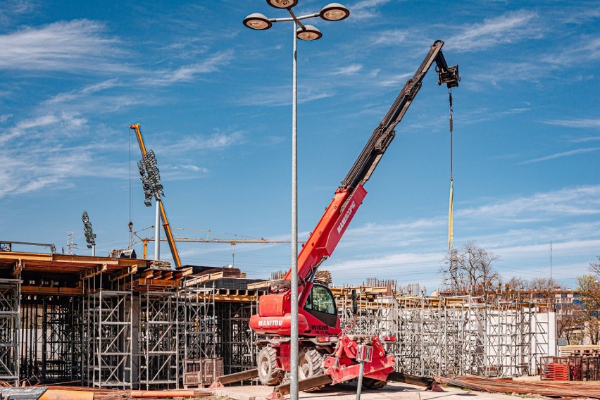 Zauważalne są skutki koronawirusa na budowie stadionu ŁKS [GALERIA ZDJĘĆ]