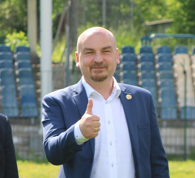 Tak było w maju 2020 roku, gdy Hutnik wywalczył awans do II ligi. Rok później Artur Trębacz może cieszyć się z utrzymania drużyny na tym poziomie, po bardzo udanej rundzie wiosennej