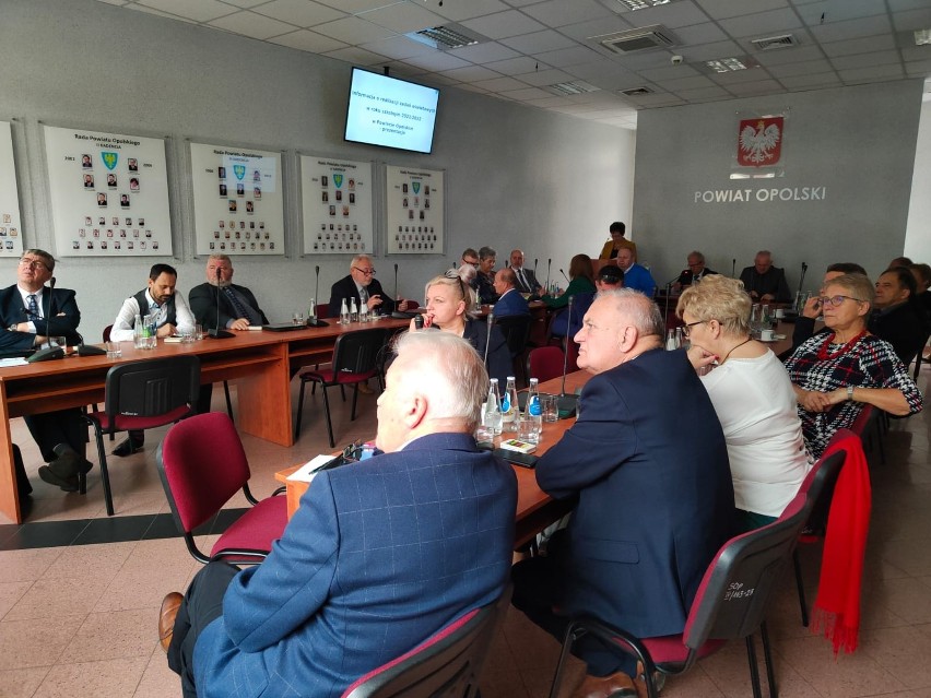 Powiat opolski opracował informację o realizacji zadań...