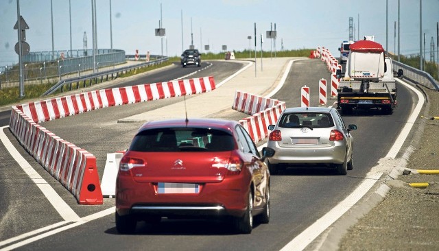 Nowy odcinek, który jest przedłużeniem ul. Władysława IV, pozwala pojechać w kierunku osiedla Jamno - Łabusz i ul. Jamneńskiej  nad nową obwodnicą S6, która jest wciąż w budowie