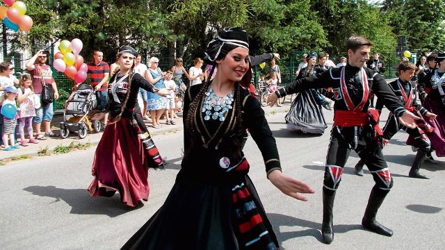 Gruziński zespół Kelaptari występami i na scenie i na ulicach zdobył serca myśleniczan