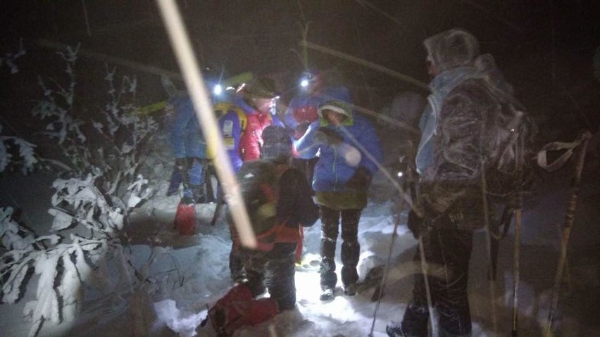 GOPR uratował pięciu turystów na Babiej Górze ZDJĘCIA Akcja trwała ponad 5 godzin