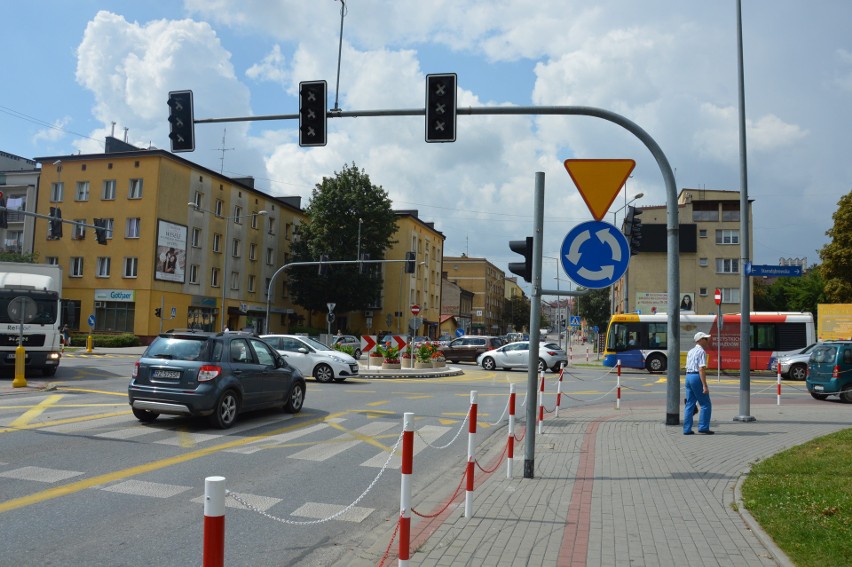 Rondo na skrzyżowaniu ulic: Lwowskiej i Starodąbrowskiej...