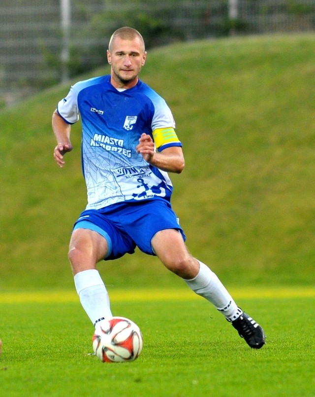 Jakub Poznański trafił pierwszego gola dla Kotwicy, z rzutu karnego.