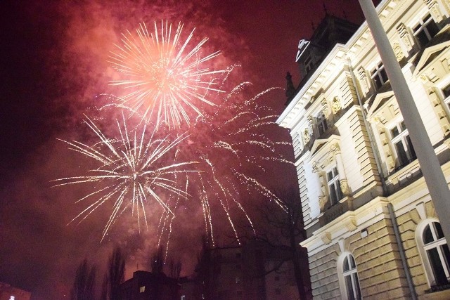 Kilkuset bielszczan i gości witało Nowy 2019 Rok na placu Ratuszowym
