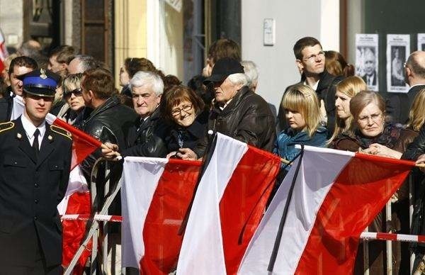 Na krakowskim Rynku i w jego pobliżu jest ok. 45 tys. osób