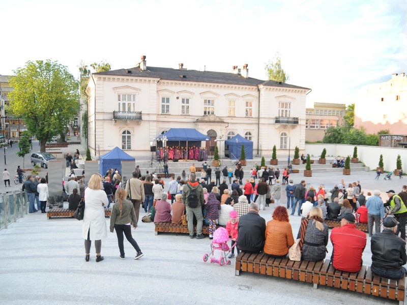 Chóry na początek Muzycznych Fontann w Radomiu