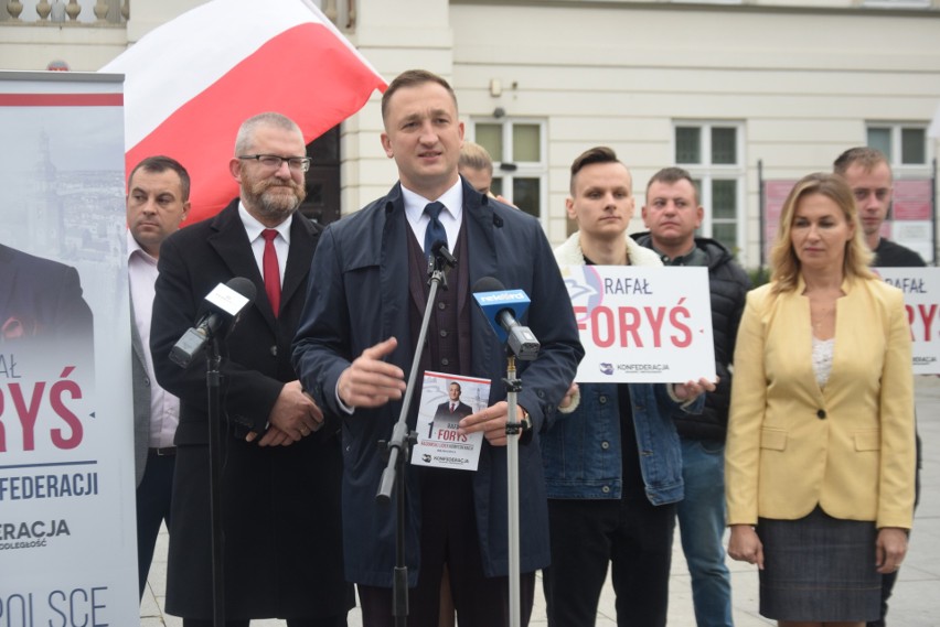 Wybory 2023. Poseł Konfederacji Grzegorz Braun w Radomiu wsparł Rafała Forysia, kandydata do Sejmu