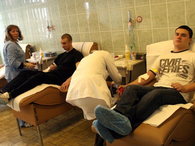 Wczoraj w tarnobrzeskim punkcie krew oddało kilkunastu uczniów ze szkoły w Gorzycach.