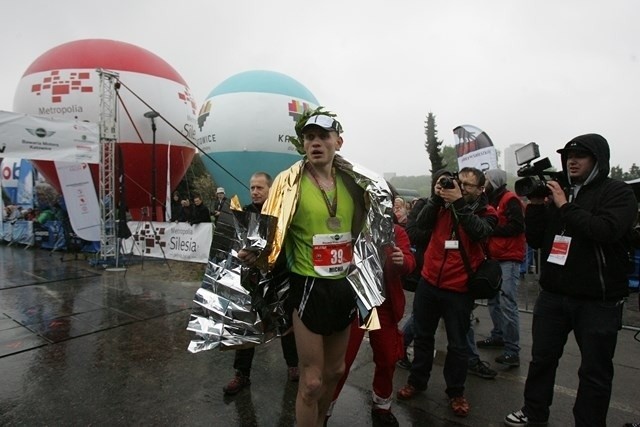 Silesia Marathon 2013 - zwycięzcy na mecie