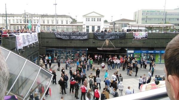 Manifestacja narodowców przeciwko uchodźcom i imigrantom na...