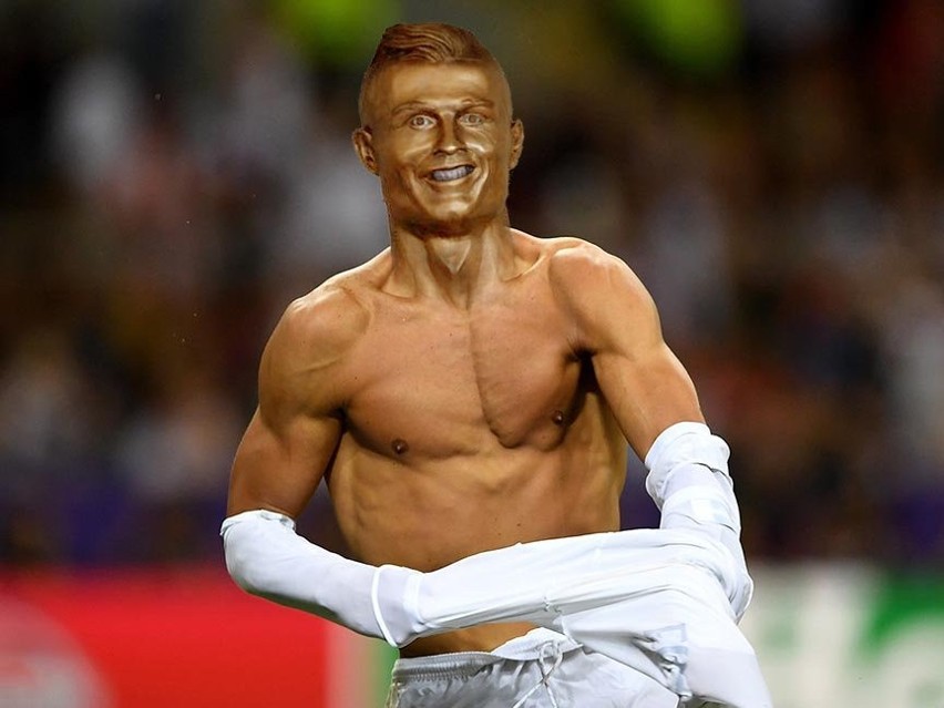 Cristiano Ronaldo odsłonił popiersie na Maderze. Rzeźba jest...