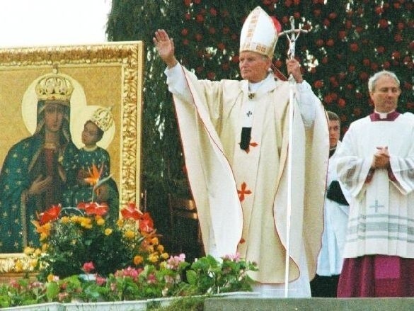 Pielgrzymka św. Jana Pawła II z 1991 roku. Papież wówczas odwiedził Łomżę.
