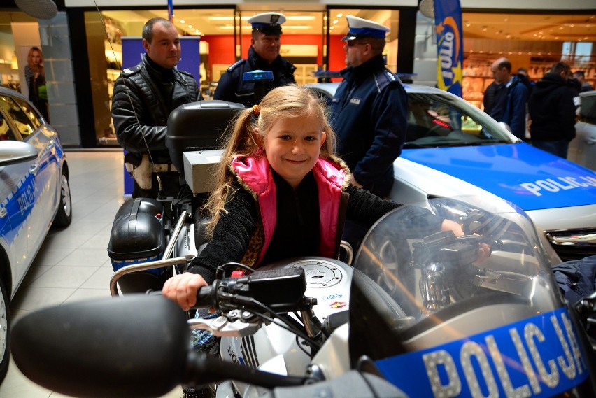 Piknik Motoryzacyjny: Zabawa i nauka w służbie bezpieczeństwu na drogach (ZDJĘCIA, WIDEO)