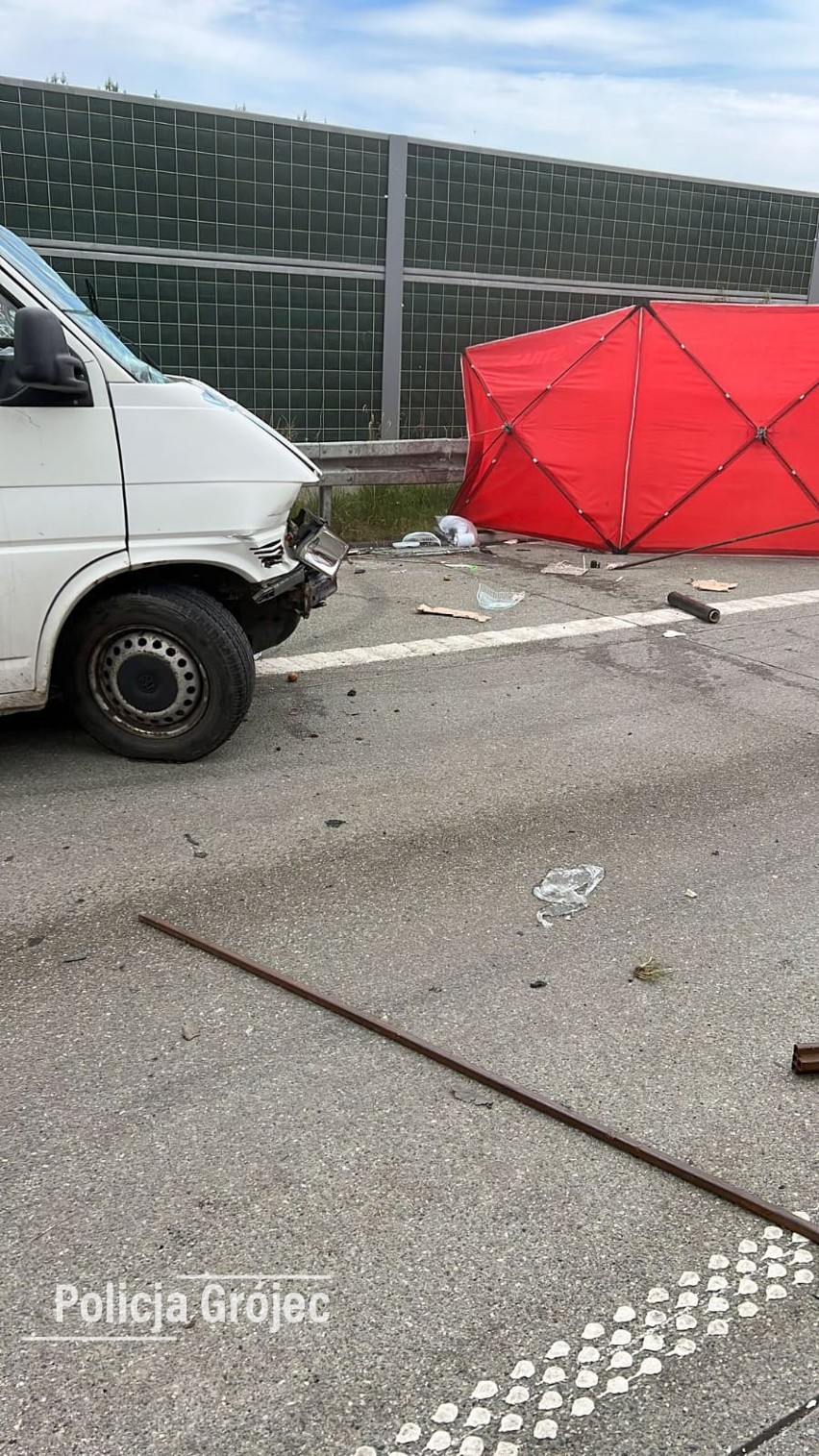 Śmiertelny wypadek na trasie S7 w miejscowości Podole koło Grójca. Zginął kierowca busa