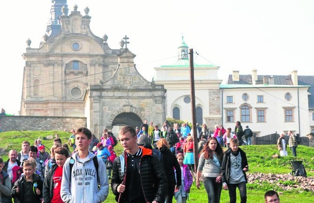 Park chciałby inwestować na szczycie, bo wtedy do centrum edukacyjnego przyjdą turyści i pielgrzymi idący od Nowej Słupi i Bielin.