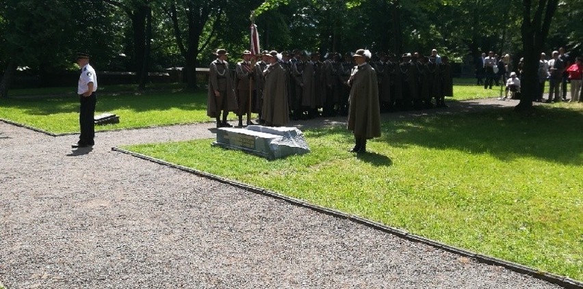 Gorliczanie przywitali prezydenta Andrzeja Dudę. O 12  odsłonił on pomnika na cmentarzu wojennym nr 91 [ZDJĘCIA]