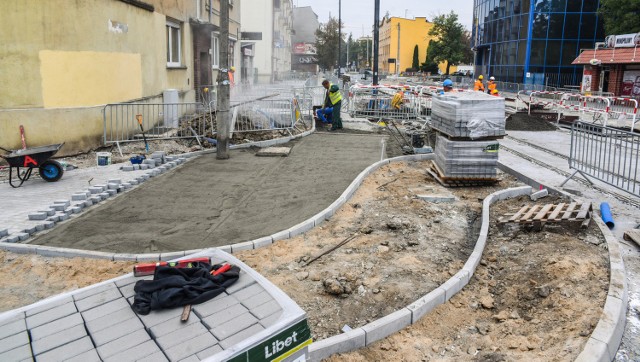 Do 8 października pracownicy firmy Skanska powinni zakończyć prace przy układaniu nowego torowiska tramwajowego.