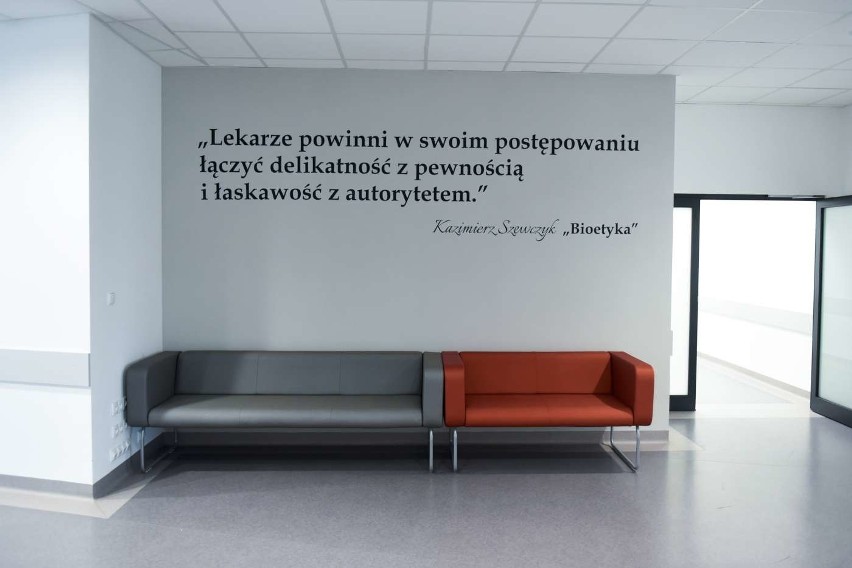 W centrum znajdują się m.in. manekiny - symulatory, na...